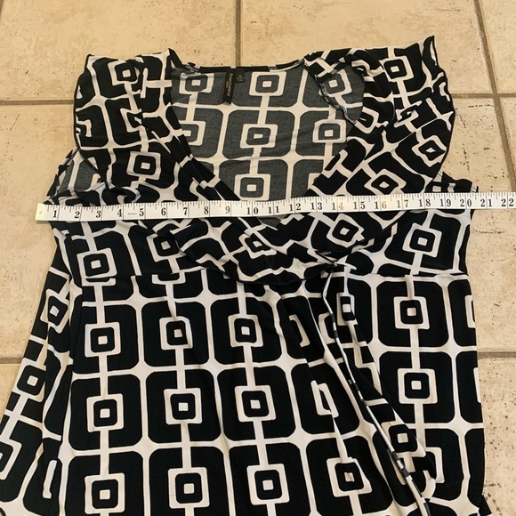 Chic Susan Lawrence Woman Black & White Geometric Blouse - Size 1X - Picture 7 of 7